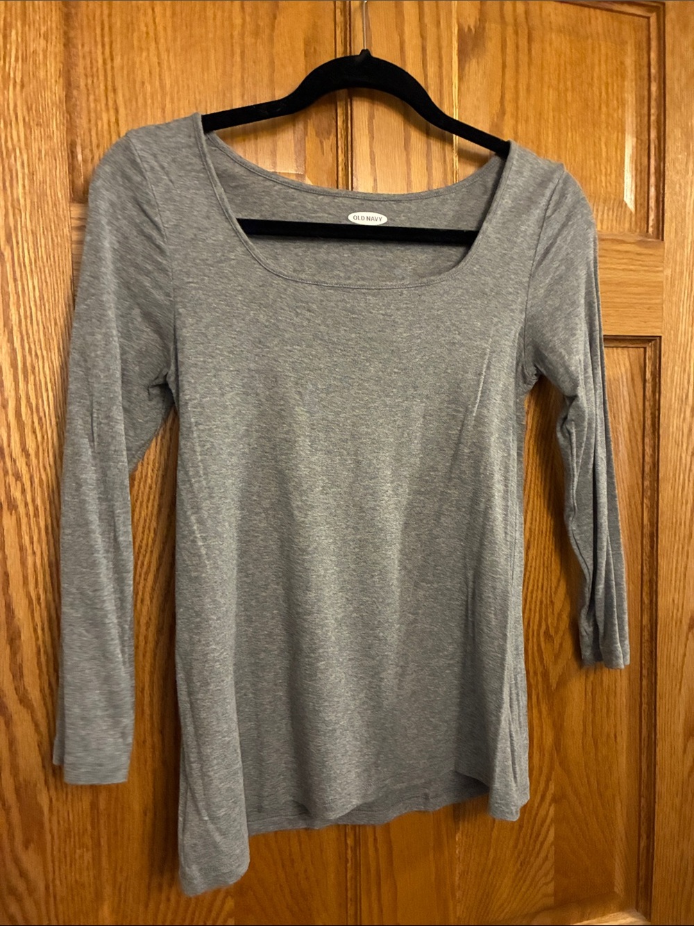Old Navy Gray Scoop-Neck Long Sleeve Women's Top